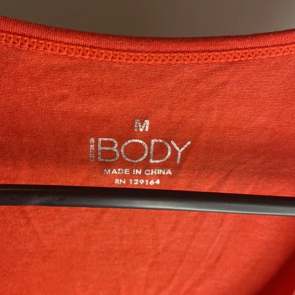 Super SOFT 🍊 reddish orange tshirt Cotton On Body Size Medium Like new ✨ Bright - Picture 4 of 6
